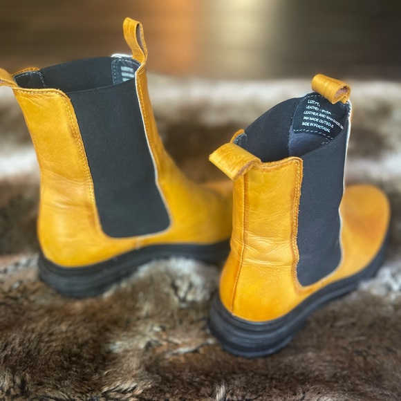 Size 38 Miz Mooz, lug, sole boots. In Ochre - Picture 3 of 7